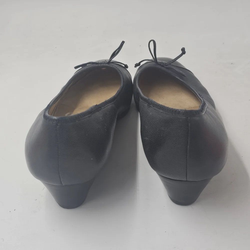 Trotters Lilly Navy Leather Cap Toe Wedge Heel Pumps Bow Womens 11W Size Comfort
